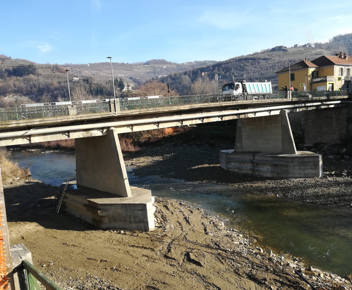 Per le strade del comune brianzolo spuntano mollette, ma non servono per  attaccare i panni