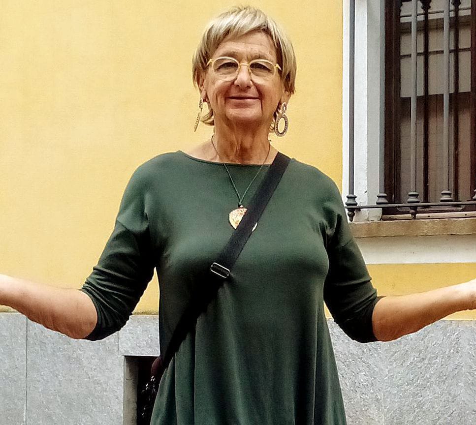 Beppa Giraudo, donna transgender: “La felicità talvolta si nasconde dietro  a muri di carta” - Lavocedialba.it