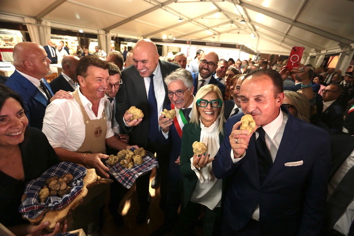 Il ministro Crosetto inaugura l'edizione 2023 della Fiera (foto Daniele Caponnetto)