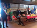 Nel salone del castello di Lagnasco la firma sugli atti che hanno portato alla formale costituzione del Distretto