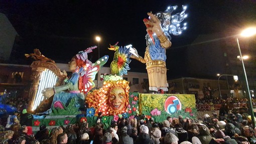 Foto di Roberto Di Molfetta Primo premio come miglior carro Scalenghe &quot;Il suono della Rinascita&quot;