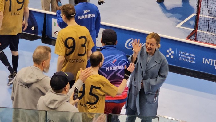 Meloni a Torino per gli Special Olympics batte il cinque agli atleti della Namibia e della Svezia [FOTO]