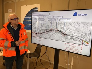 Alcuni momenti del sopralluogo tenuto questa mattina sul cantiere dell'autostrada Asti-Cuneo grazie all'iniziativa di Itinera, Confindustria Piemonte e Confindustria Cuneo