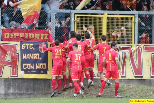 L'esultanza del Bra dopo il gol del vantaggio di Pautassi (foto Andrea Lusso, Ac Bra)