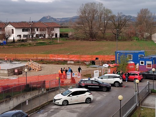 Carabinieri sul cantiere di corso Europa