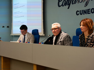 Nelle foto alcuni momenti della presentazione avvenuta ieri sera presso la sede dell'associazione di categoria provinciale