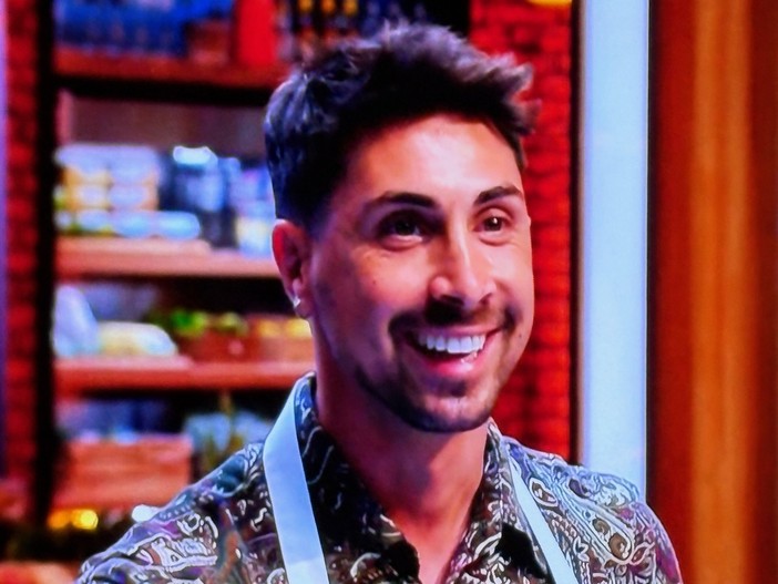 Simone Grazioso sorride: è in finale di Masterchef 14 (Foto tratte da Sky Uno)