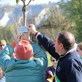 A Clavesana cinque ciliegi ricordano le vittime dell'alluvione del '94: oggi le commemorazioni con una simulazione di emergenza [FOTO E VIDEO]