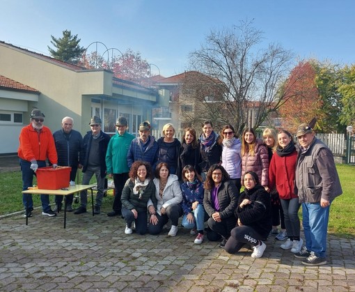 Alpini e insegnanti della Scuola dell’infanzia “Gina Lagorio” di Bra