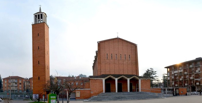 Furto alla chiesa di Cristo Re ad Alba:  sparito il calice donato al fondatore  e primo parroco don Angelo Stella