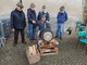 Gli Alpini durante la preparazione della castagnata per bimbi