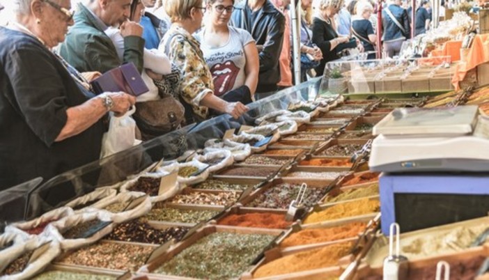 La manifestazione Albaromatica si svolge durante la prima settimana della Fiera del Tartufo Bianco d'Alba