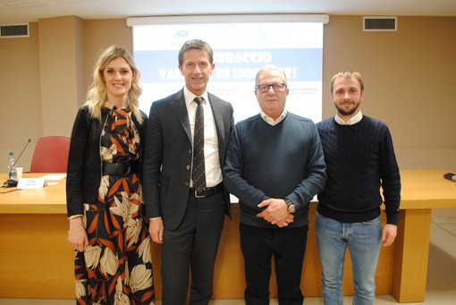 Due momenti dall'incontro del 6 febbraio scorso presso l'ACA. In foto Elena Giachino della Segreteria Generale ACA, il direttore ACA Fabrizio Pace e, per Fondazione Carolina, il presidente Paolo Picchio e il formatore Paolo Bossi