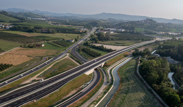 Il tratto langarolo dell'autostrada Asti-Cuneo