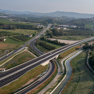 Il tratto langarolo dell'autostrada Asti-Cuneo