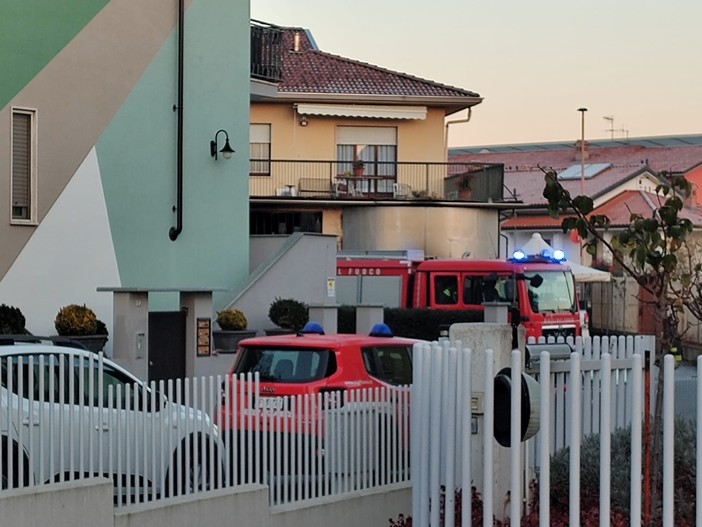 I Vigili del Fuoco in azione in via Vivaro