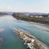 Il fiume Tanaro continua a patire la siccità. Una situazione che non migliora dalla scorsa estate