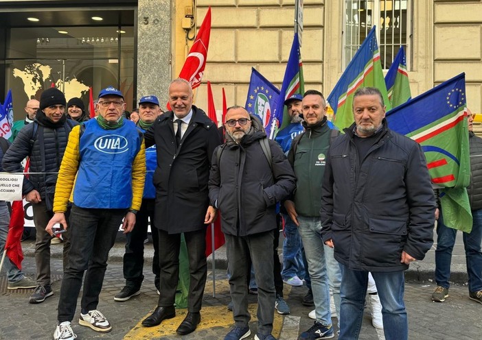 Il senatore Giorgio Maria Bergesio alla manifestazione dei lavoratori Diageo