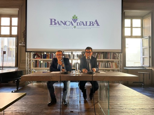 Da destra il direttore generale di Banca d'Alba Enzo Cazzullo col presidente dell'istituto Tino Cornaglia