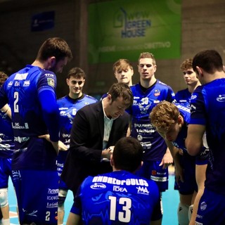 Battocchio durante un  time out nella partita di Aversa. L'allenatore: &quot;Complimenti a tutto lo staff&quot; (Foto: Margherita Leone)