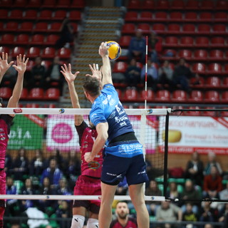 Lorenzo Codarin in attacco: &quot;Puntiamo a finire la regular season tra le prime quattro&quot; (Foto Cuneo Volley)