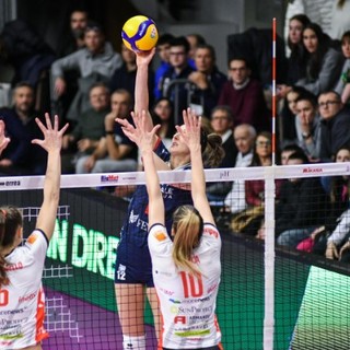 Gatte a muro su Anne Buijs, premiata poi MVP del match con 16 punti messi a segno