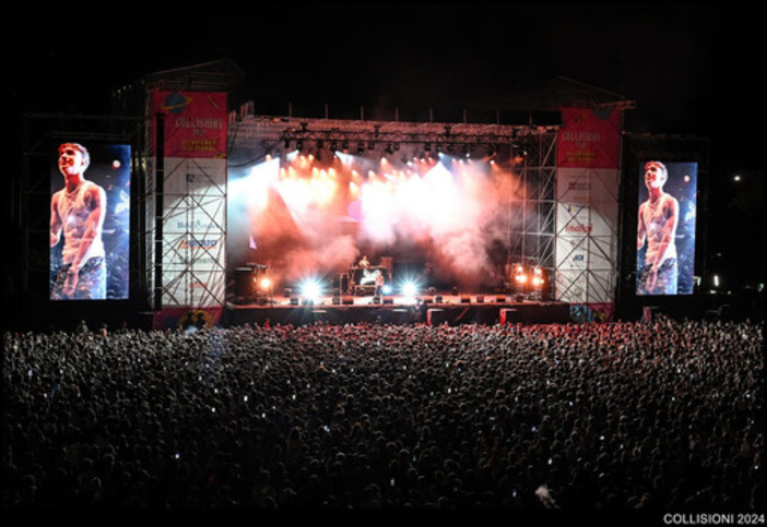 Il festival Collisioni (credito Vincenzo Nicolello) ha visto impegnati i giovani  nella pulizia degli spazi