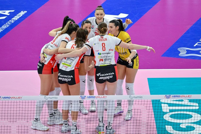 Volley A1F. Milano troppo forte per Cuneo: 3-0. Primasso: &quot;Secondo e terzo set giocato alla pari&quot; [VIDEO]