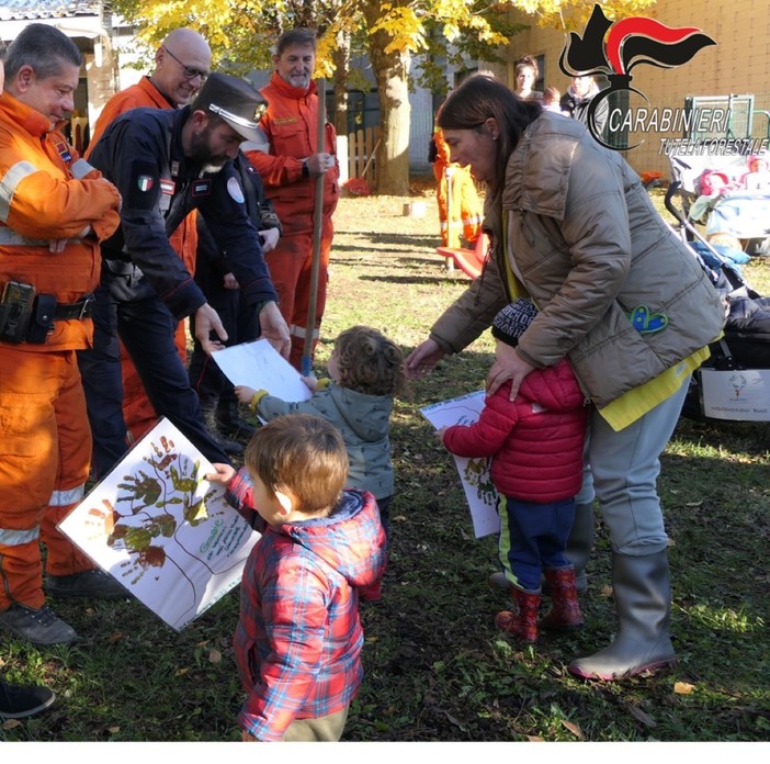 Festa dell'albero in diciassette scuole della Granda grazie ai Carabinieri Forestali