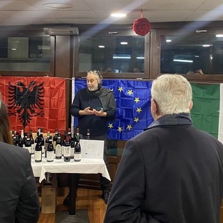 Il Consorzio Oltre le Alpi porta i vini piemontesi a tavola con l’Albania