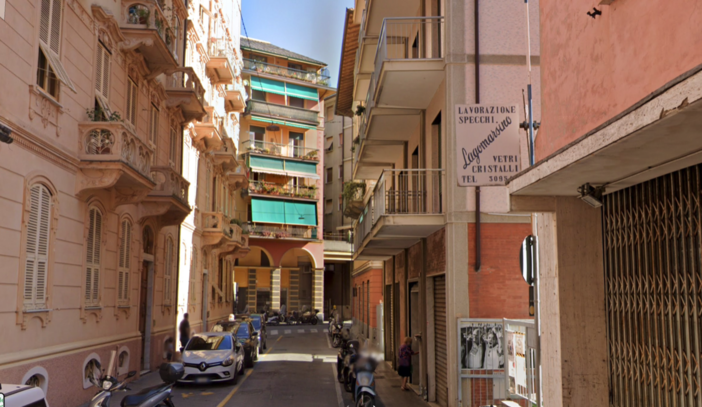 Sulla destra la palazzina di via Marsala a Chiavari teatro del delitto