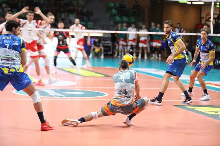 Domenico &quot;Mimmo&quot; Cavaccini in ricezione nella partita con Cantù (Foto Valerio Giraudo)