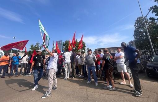 Un presidio davanti alla Dana di Cervere