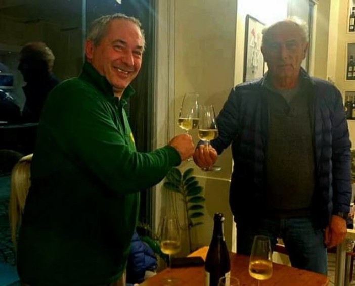 Scambio anche conviviale tra Sergio Rinaldi (nuovo vice sindaco) e Marco Bolla