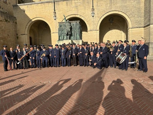 Foto di gruppo per le due bande musicali