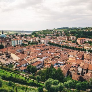 Una veduta del centro langarolo (foto Comune di Dogliani)