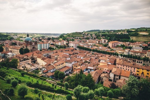 Una veduta del centro langarolo (foto Comune di Dogliani)