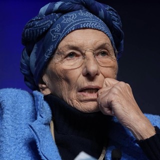 Emma Bonino, in uno scatto tratto dalla sua pagina Facebook. Sotto l'immagine che testimonia la recente visita portatale da Papa Francesco