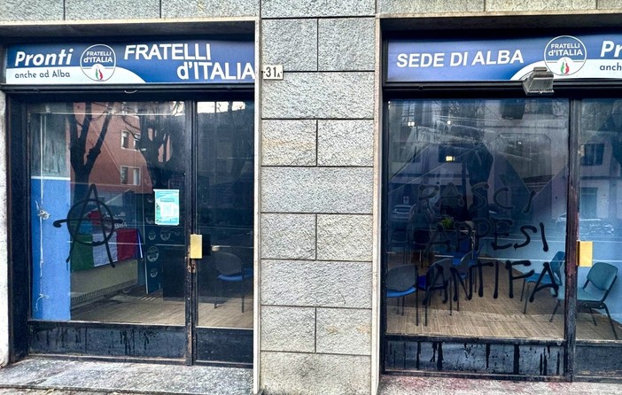 Nuovi atti di vandalismo ai danni della sede albese di Fratelli d'Italia