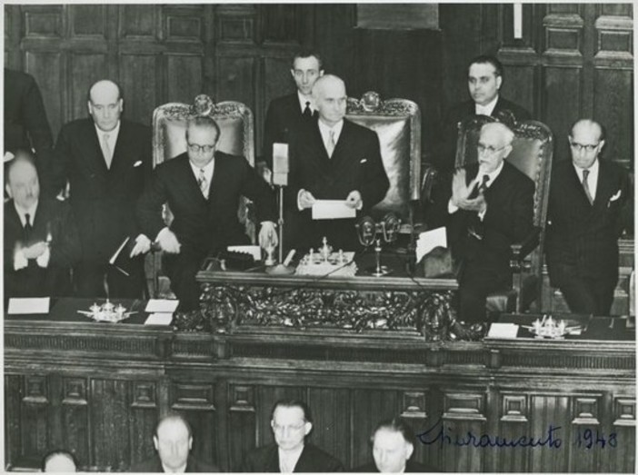 Il giuramento di Luigi Einaudi come Presidente della Repubblica Italiana: correva il 12 maggio 1948 (foto dall'archivio della Camera dei Deputati)