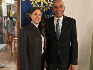 Gaia Frunzio (Presidente del Rotary Club Alba) e Hicham Barida