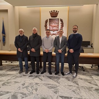 In foto la nuova Giunta dell'Unione Montana Alpi del Mare, al centro il neo presidente Guido Giordana e alla sua destra il neo vicepresidente Matteo Ravera