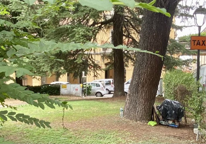 Alba, disordini nei giardini della stazione: sei persone identificate e due daspo urbani