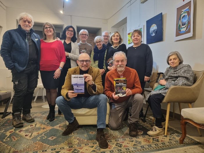 Gino Marchitelli con gli amici del Caffè letterario di Albedo