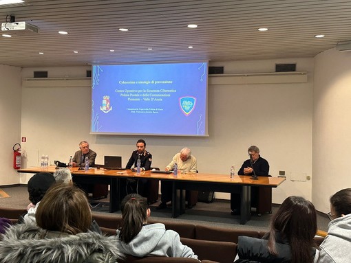 Alcuni momenti dell'incontro tenuto ieri nella sala convegni di Banca d'Alba