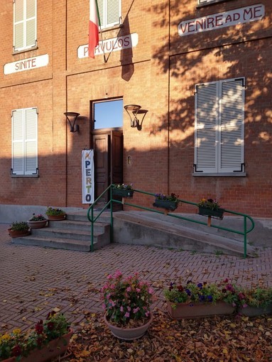 L'ingresso della biblioteca di Magliano Alfieri