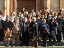 Il gruppo di Donne per la Granda in posa sul sagrato della cattedrale di Saluzzo (foto di Maurizio Mangino)