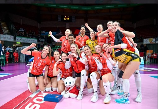 Le ragazze della Honda Olivero Cuneo vittoriose nel derby contro Novara (foto di Danilo Ninotto)