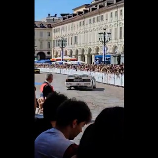 L'auto pochi istanti prima di travolgere gli spettatori dietro le transenne