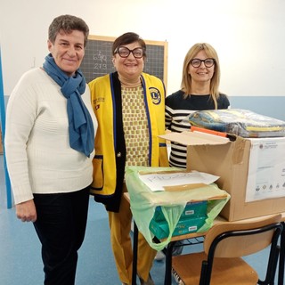 Piozzo, materiale di cartoleria donato alle scuole grazie alla raccolta promossa dal Lions Club Carrù-Dogliani